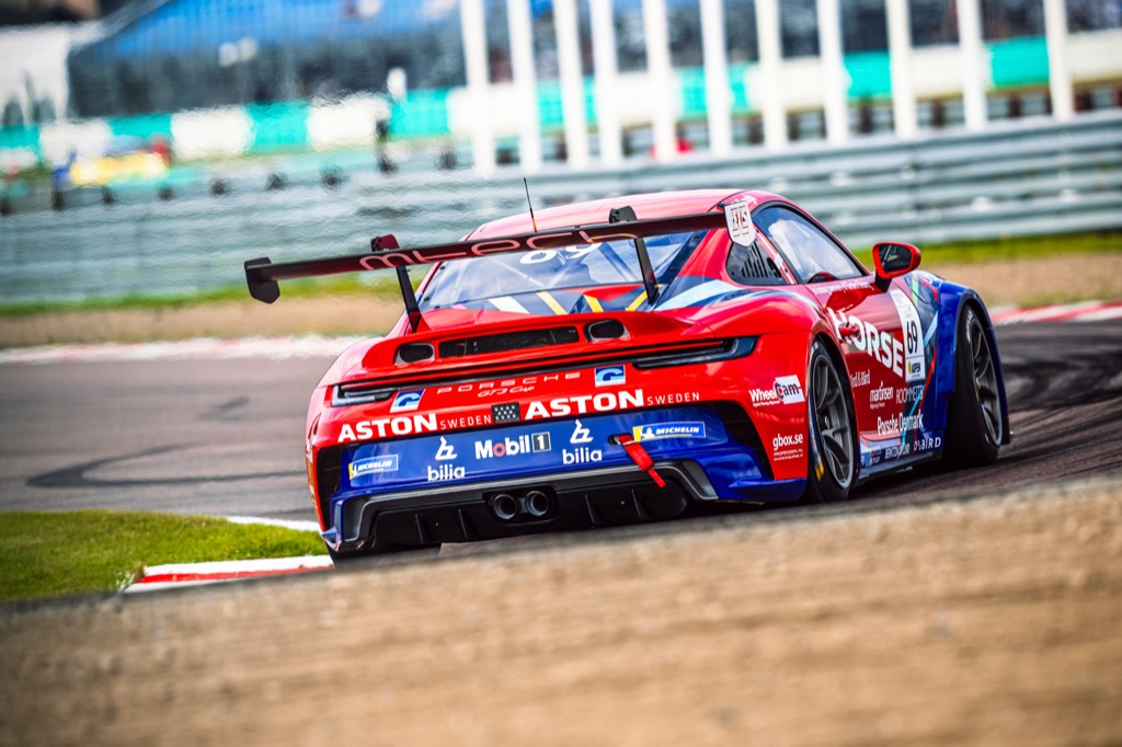 Stolthed og skuffelse for Gustav Krogh på Gelleråsen.
(Foto: Porsche Carrera Cup Scandinavia)